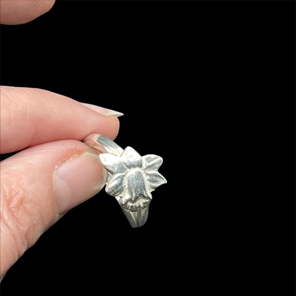 Vintage sterling silver iris flower ring - Picture 2 of 5